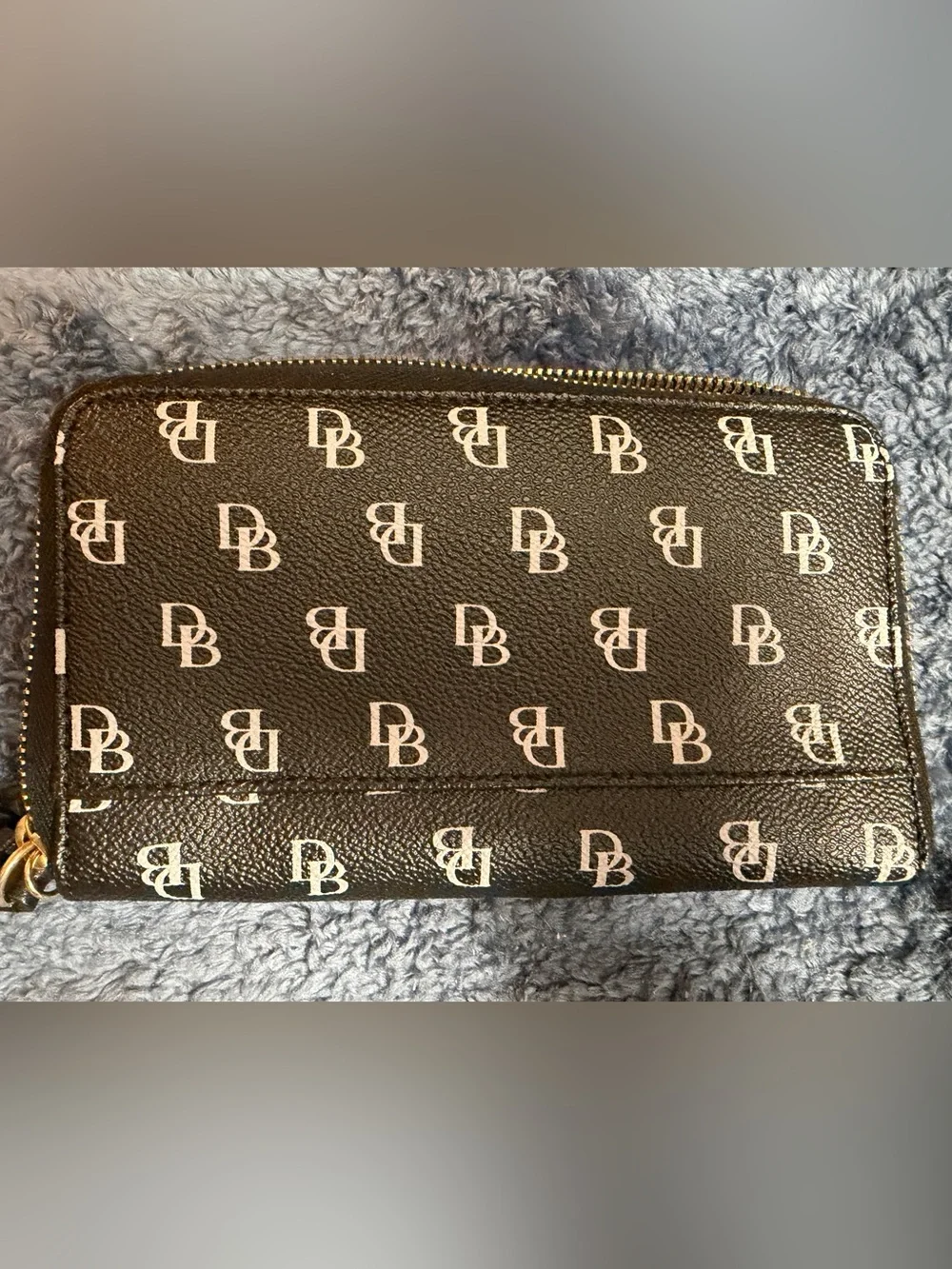 Dooney & Bourke zip around